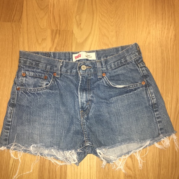 Vintage Levi’s Denim Shorts - Picture 2 of 5